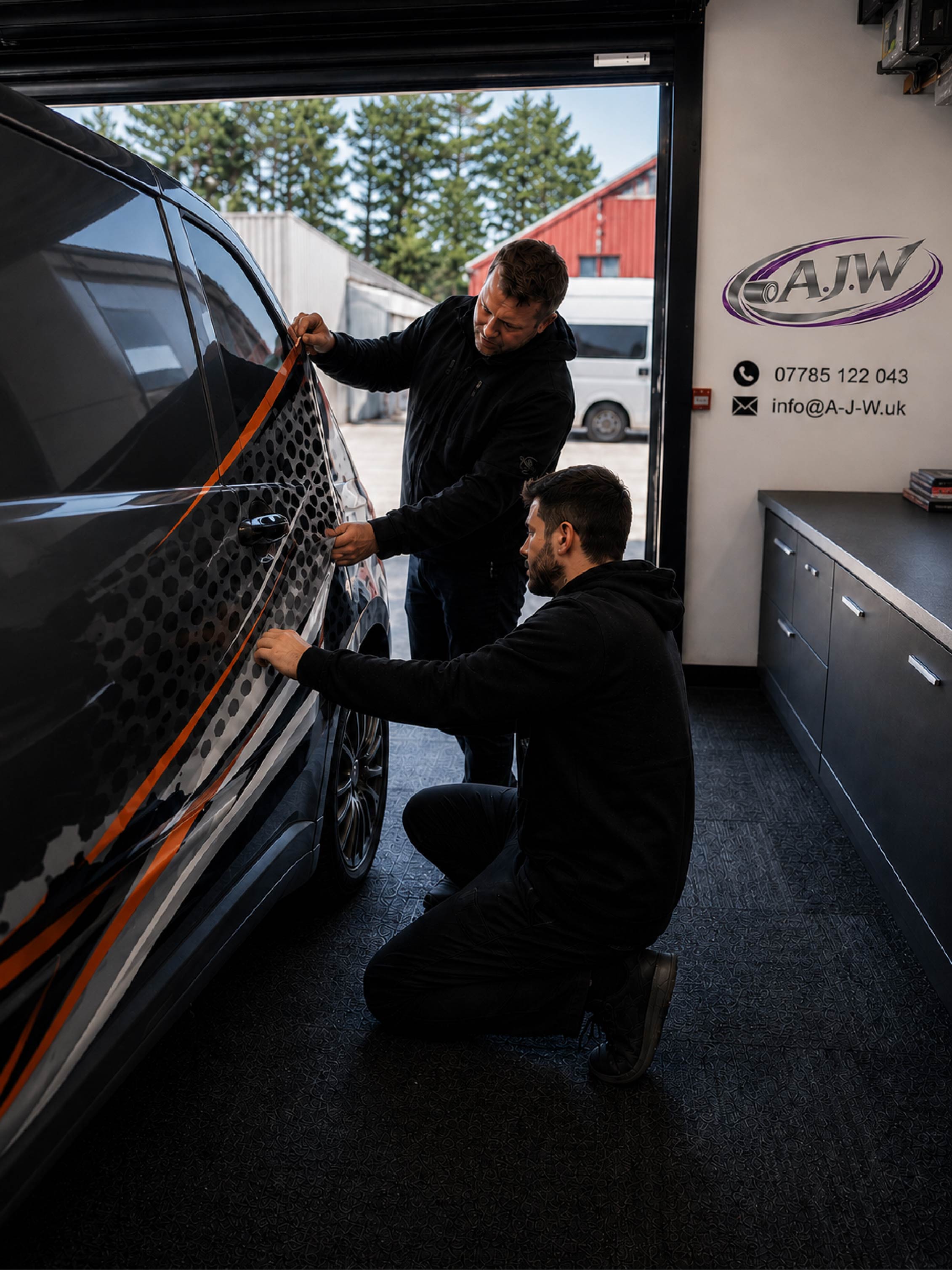 Detailed vehicle wrap fitting and clean vinyl edges